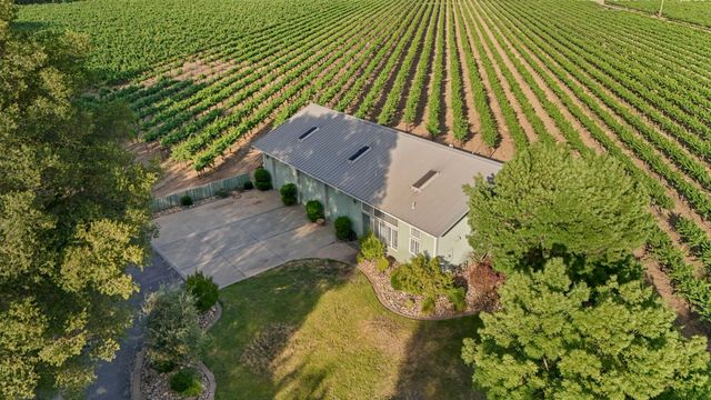 18050 N Tretheway Rd, Lockeford, CA 95237