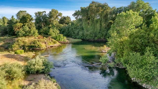 18050 N Tretheway Rd, Lockeford, CA 95237