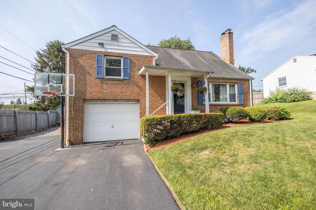 5003 MCDONALD DR, Mechanicsburg, PA 17050