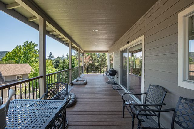 122 NW Rook Drive, Grants Pass, OR 97526
