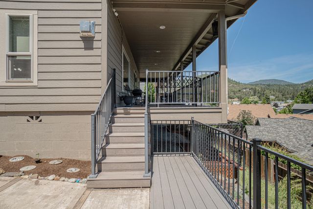122 NW Rook Drive, Grants Pass, OR 97526