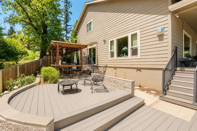 122 NW Rook Drive, Grants Pass, OR 97526