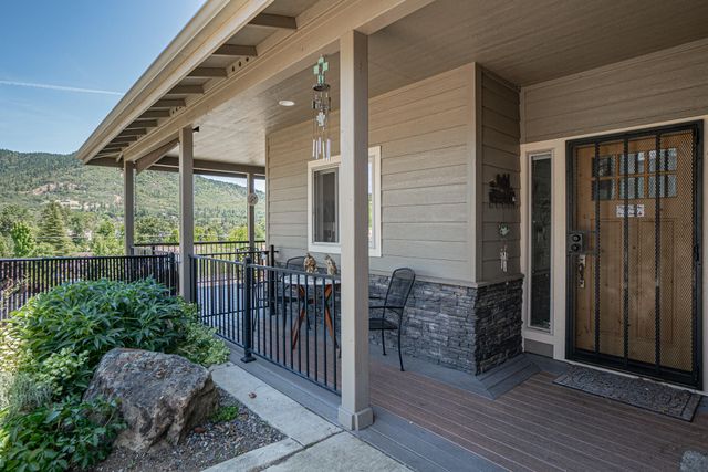122 NW Rook Drive, Grants Pass, OR 97526