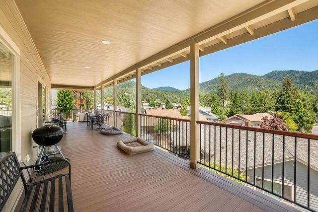 122 NW Rook Drive, Grants Pass, OR 97526