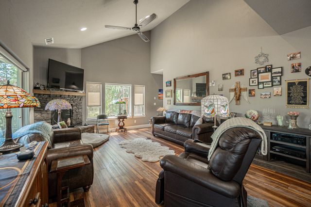 122 NW Rook Drive, Grants Pass, OR 97526