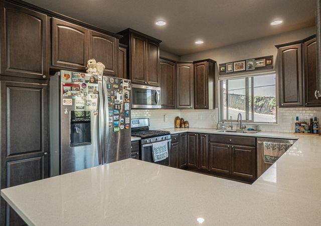 122 NW Rook Drive, Grants Pass, OR 97526