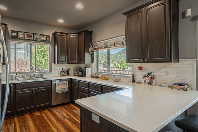 122 NW Rook Drive, Grants Pass, OR 97526