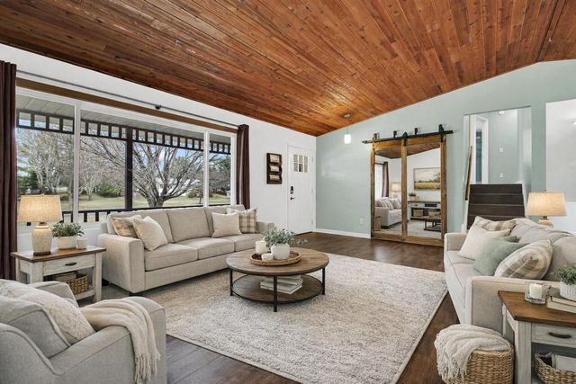 1759 Davids View DRIVE, West Bend, WI 53090