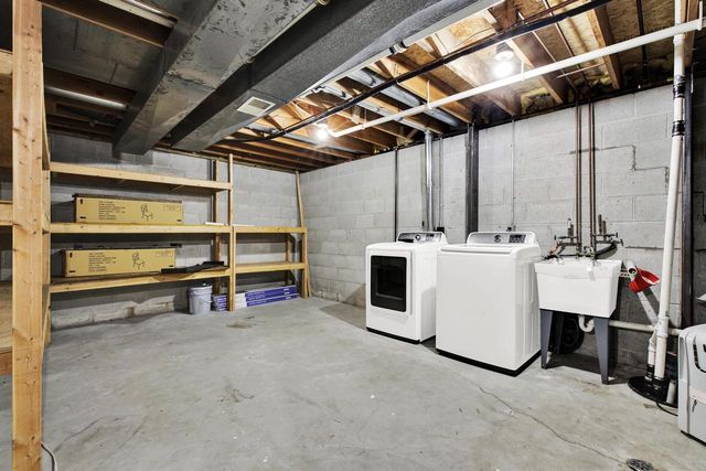 1759 Davids View DRIVE, West Bend, WI 53090