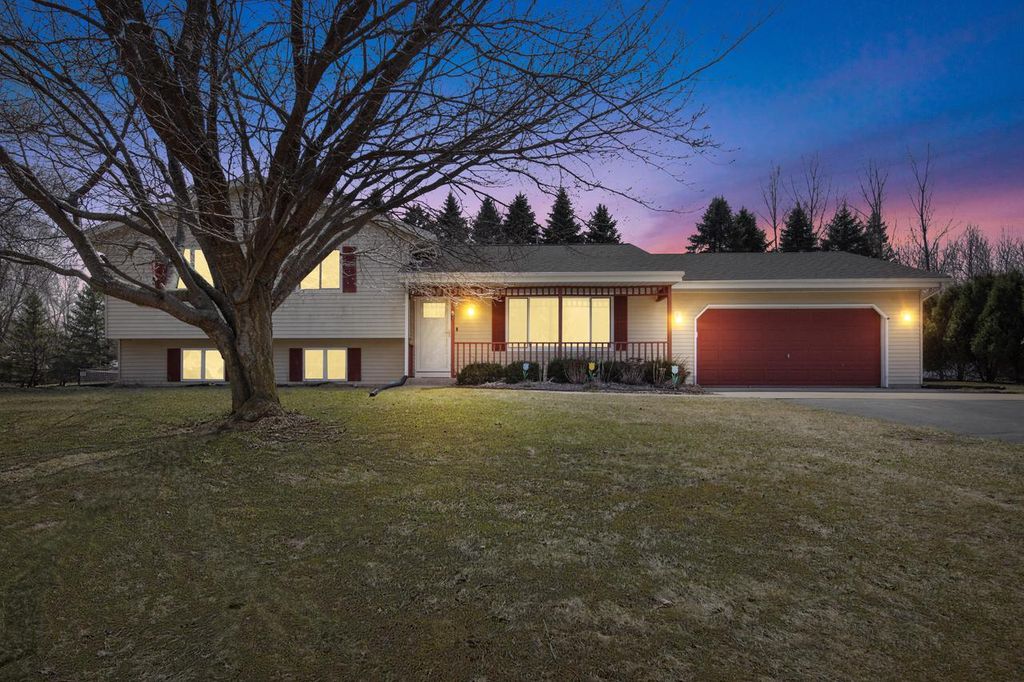1759 Davids View DRIVE, West Bend, WI 53090