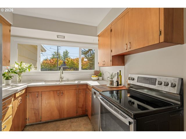 4815 Se FLAVEL Dr, Portland, OR 97206