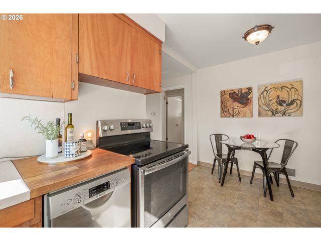 4815 Se FLAVEL Dr, Portland, OR 97206