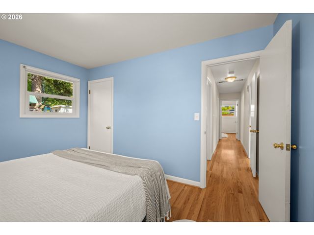 4815 Se FLAVEL Dr, Portland, OR 97206