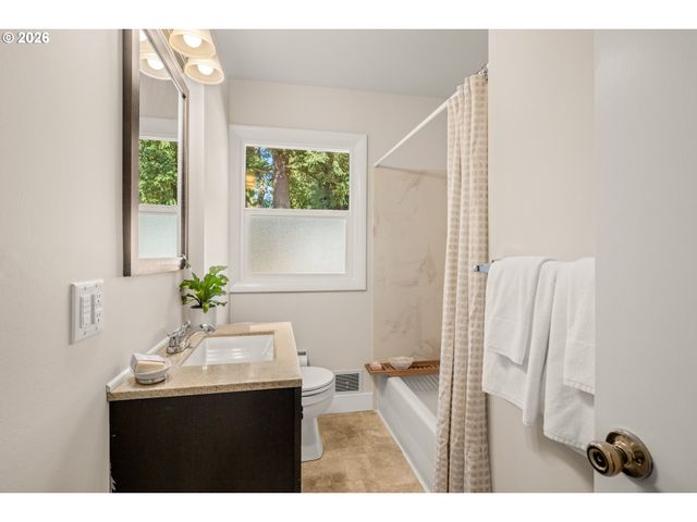 4815 Se FLAVEL Dr, Portland, OR 97206