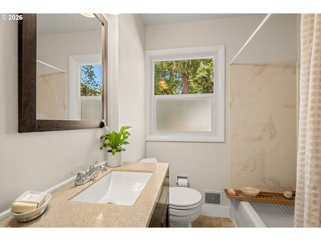4815 Se FLAVEL Dr, Portland, OR 97206