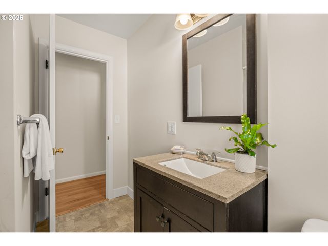 4815 Se FLAVEL Dr, Portland, OR 97206