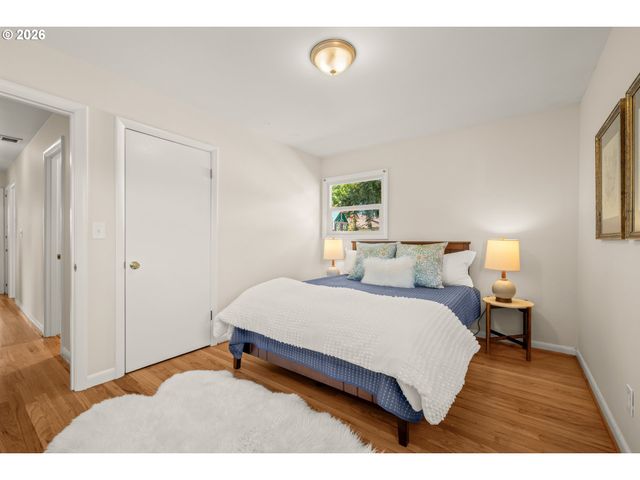 4815 Se FLAVEL Dr, Portland, OR 97206