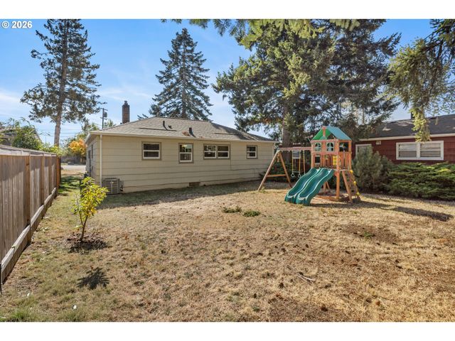 4815 Se FLAVEL Dr, Portland, OR 97206