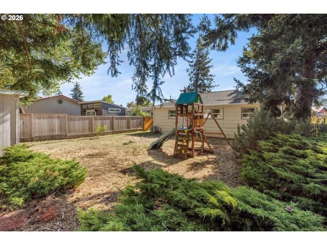 4815 Se FLAVEL Dr, Portland, OR 97206