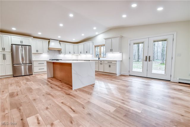 17460 Trillium Drive, Chagrin Falls, OH 44023