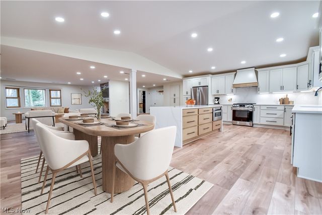 17460 Trillium Drive, Chagrin Falls, OH 44023