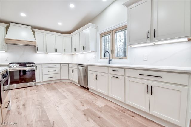 17460 Trillium Drive, Chagrin Falls, OH 44023