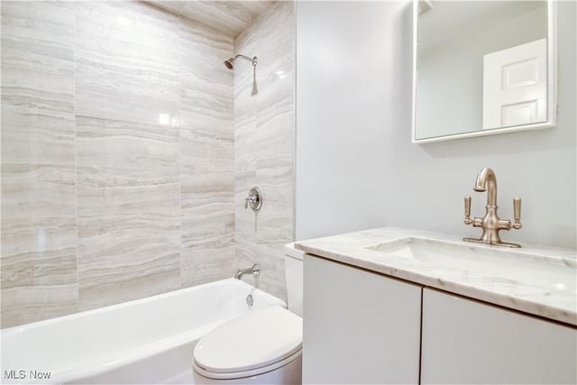 17460 Trillium Drive, Chagrin Falls, OH 44023