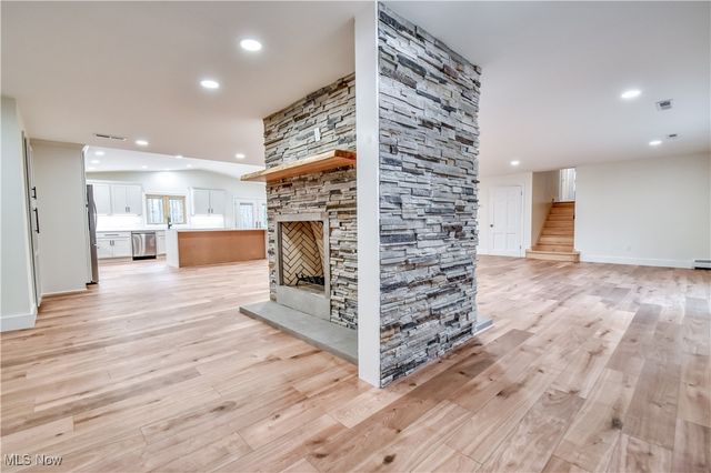 17460 Trillium Drive, Chagrin Falls, OH 44023