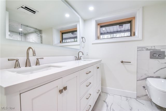 17460 Trillium Drive, Chagrin Falls, OH 44023