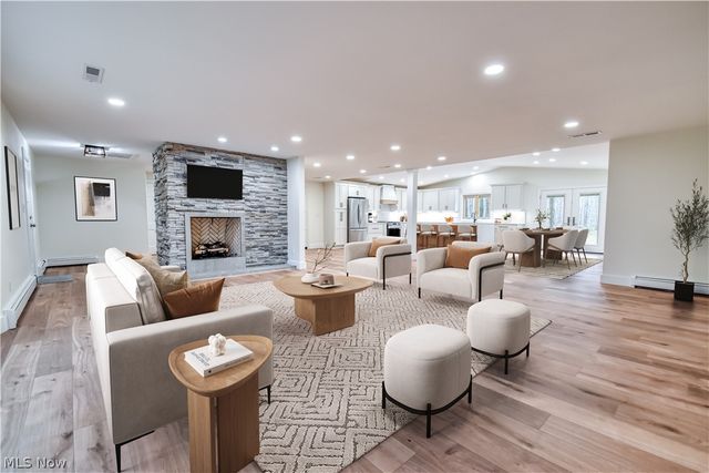 17460 Trillium Drive, Chagrin Falls, OH 44023