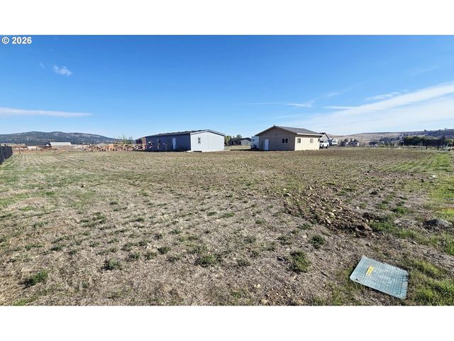 900 N 15TH Ave, Elgin, OR 97827