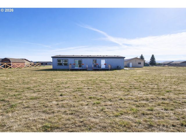 900 N 15TH Ave, Elgin, OR 97827