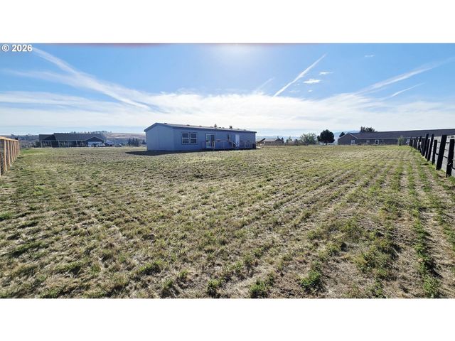 900 N 15TH Ave, Elgin, OR 97827