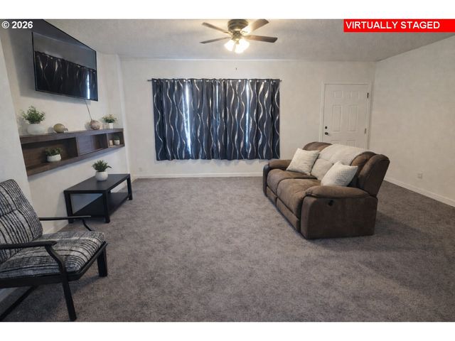 900 N 15TH Ave, Elgin, OR 97827