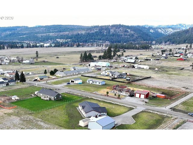 900 N 15TH Ave, Elgin, OR 97827