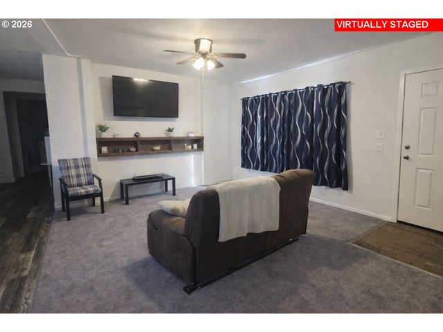 900 N 15TH Ave, Elgin, OR 97827