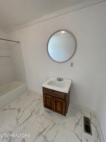 535 Belcher Gap Rd, Madisonville, TN 37354