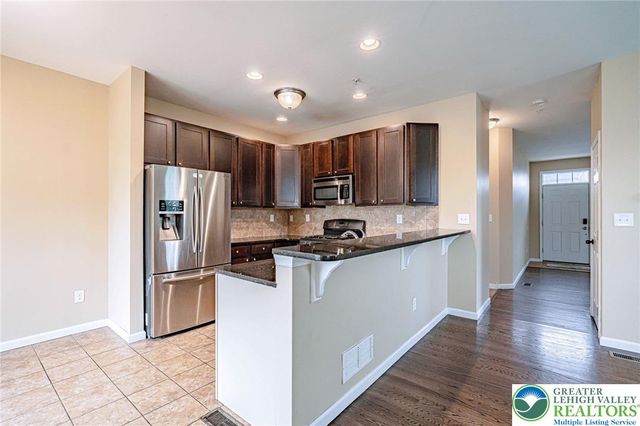 233 Snapdragon Way, Upper Macungie Twp, PA 18104