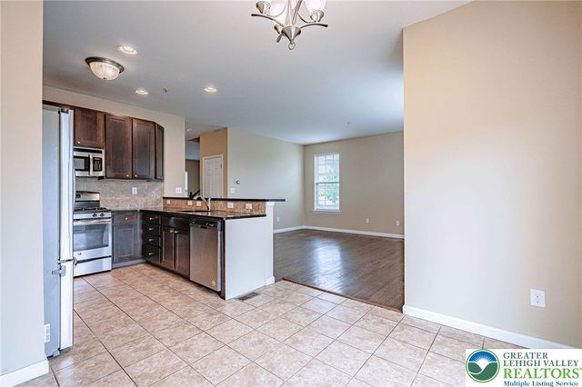 233 Snapdragon Way, Upper Macungie Twp, PA 18104