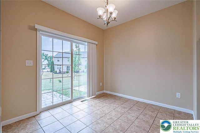 233 Snapdragon Way, Upper Macungie Twp, PA 18104