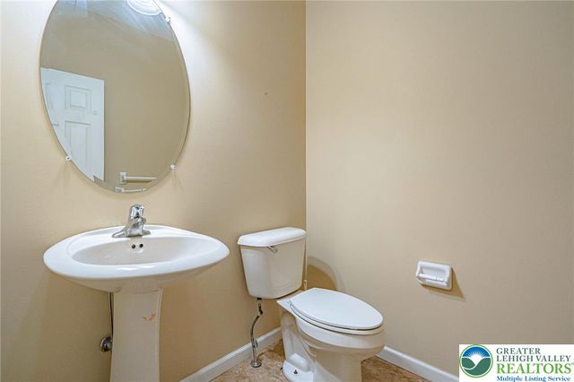 233 Snapdragon Way, Upper Macungie Twp, PA 18104