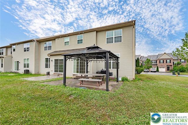 233 Snapdragon Way, Upper Macungie Twp, PA 18104