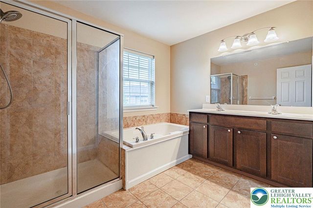 233 Snapdragon Way, Upper Macungie Twp, PA 18104