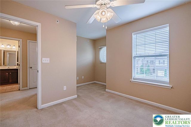 233 Snapdragon Way, Upper Macungie Twp, PA 18104