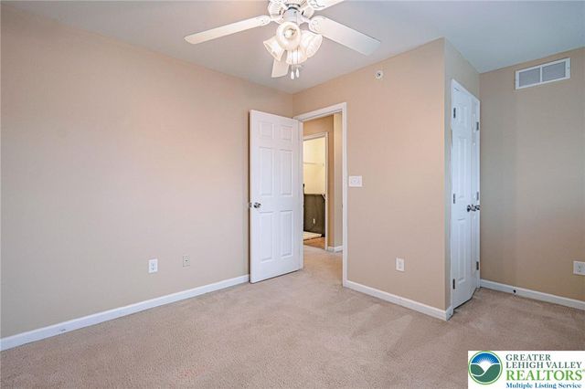 233 Snapdragon Way, Upper Macungie Twp, PA 18104
