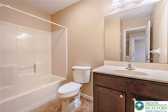 233 Snapdragon Way, Upper Macungie Twp, PA 18104