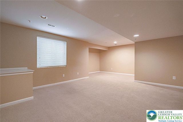 233 Snapdragon Way, Upper Macungie Twp, PA 18104