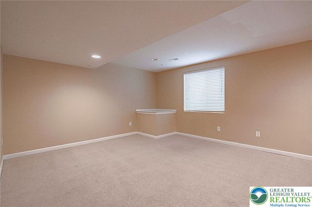 233 Snapdragon Way, Upper Macungie Twp, PA 18104
