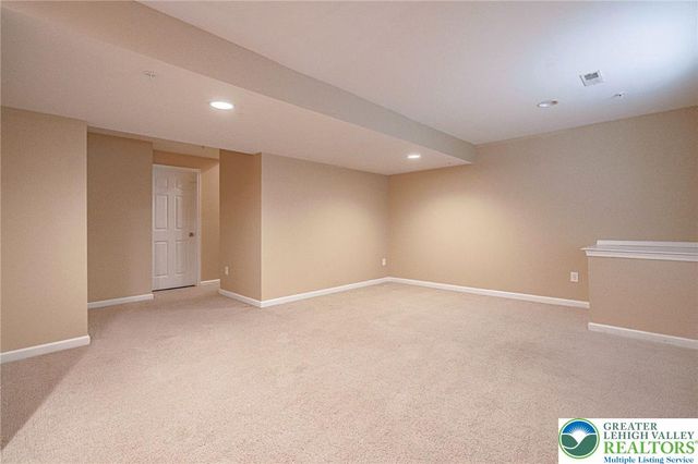 233 Snapdragon Way, Upper Macungie Twp, PA 18104