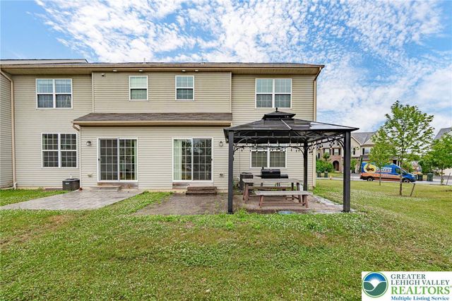 233 Snapdragon Way, Upper Macungie Twp, PA 18104
